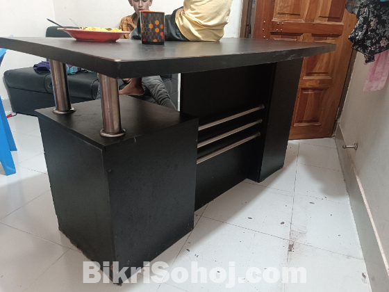 টেবিল